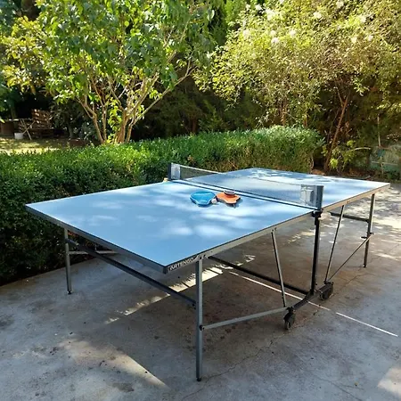 Fleuve Avec Parking-barbecue